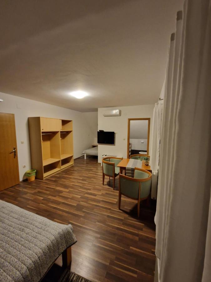 Guest House Wolf II Plitvička Jezera Eksteriør billede