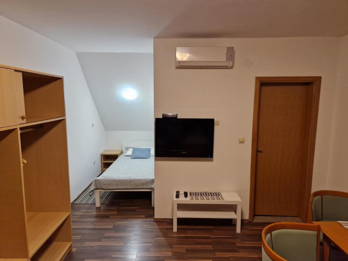 Guest House Wolf II Plitvička Jezera Eksteriør billede