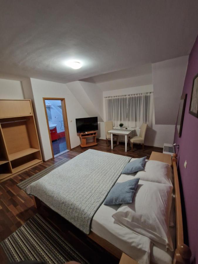 Guest House Wolf II Plitvička Jezera Eksteriør billede