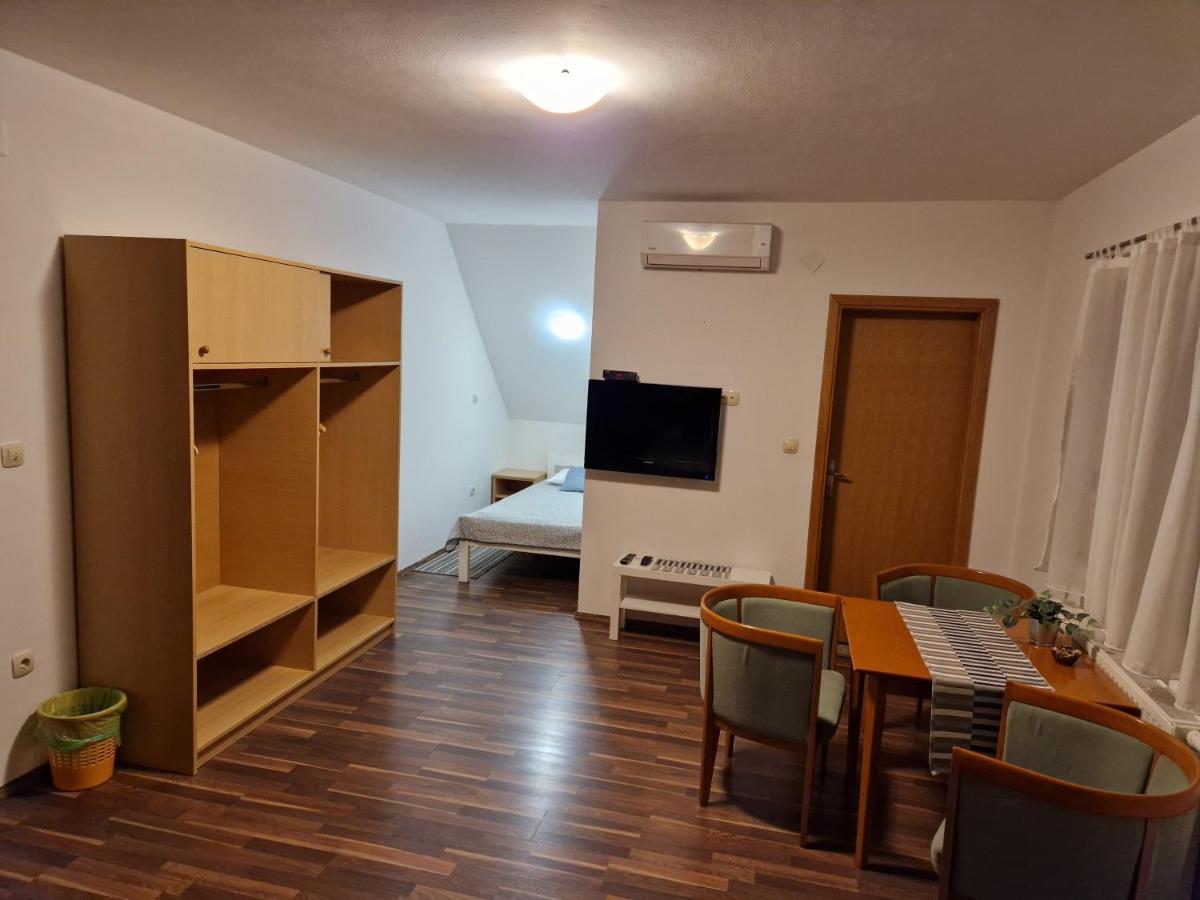 Guest House Wolf II Plitvička Jezera Eksteriør billede
