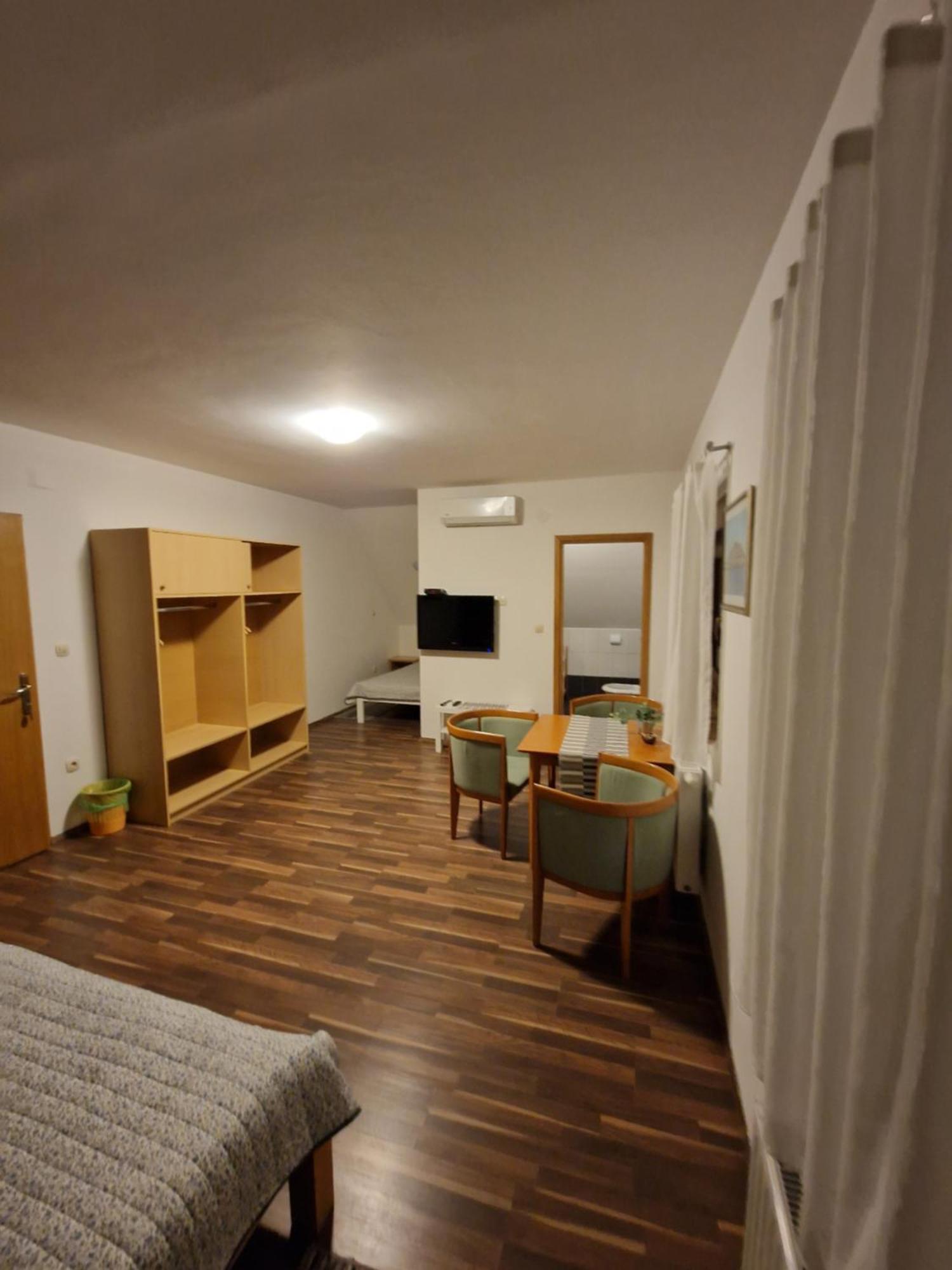 Guest House Wolf II Plitvička Jezera Eksteriør billede